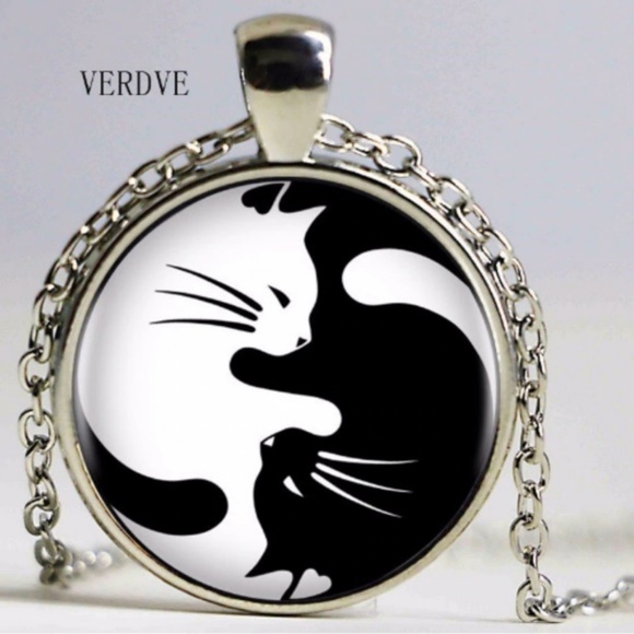 Jewelry - NEW Yin Yang two cat silver plated necklace